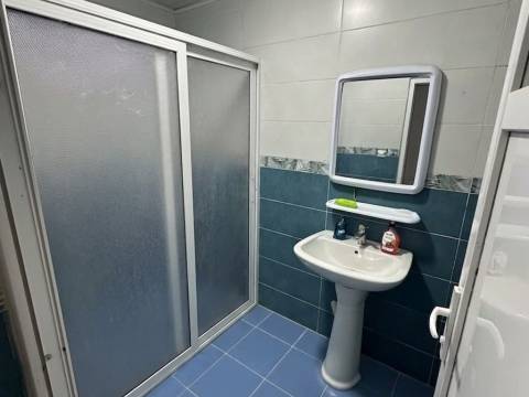 Agence immobilière loue à Azeffoun (Tizi Ouzou) un F2 entièrement meublé — 1