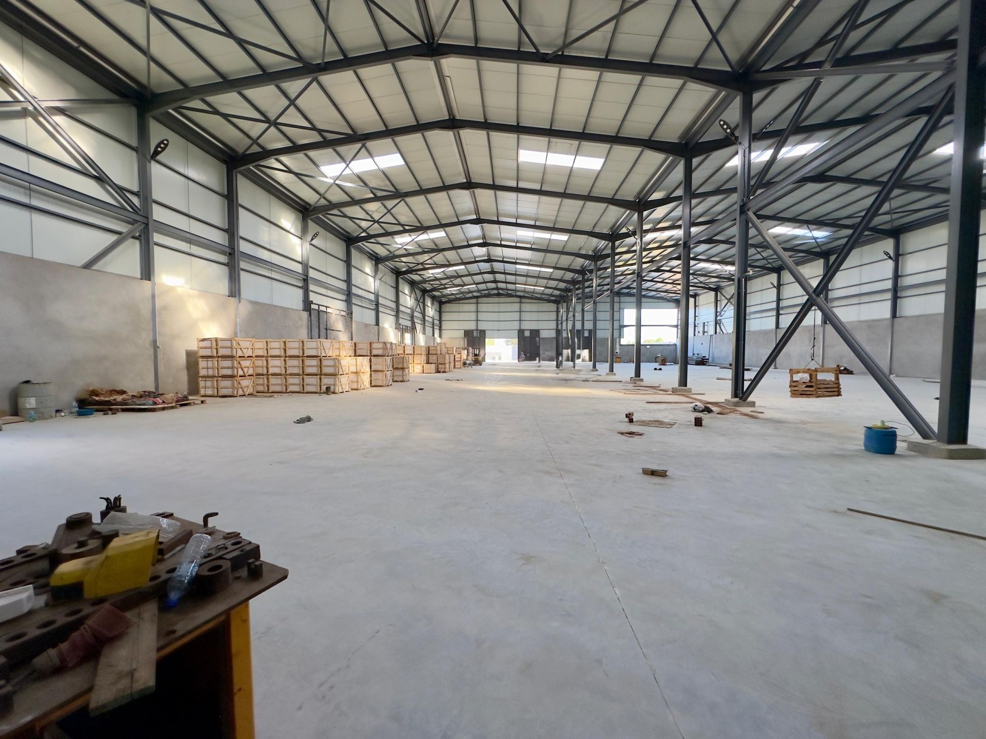 Agence immobilière loue à Tessala El Merdja un hangar de : 3000 M² — Hangar - usine à TESSALA EL MERDJA (photo 10)