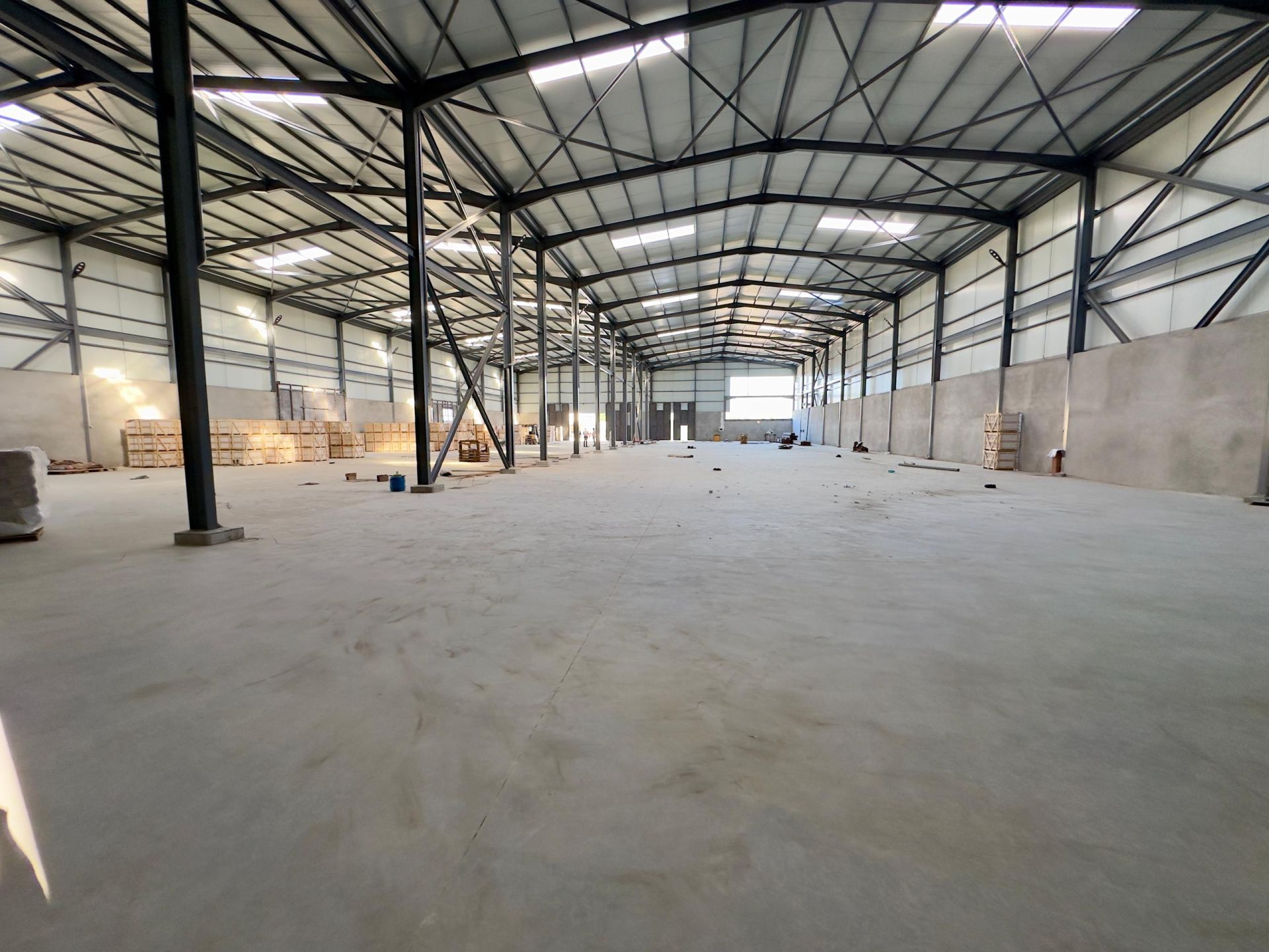 Agence immobilière loue à Tessala El Merdja un hangar de : 3000 M² — Hangar - usine à TESSALA EL MERDJA (photo 11)