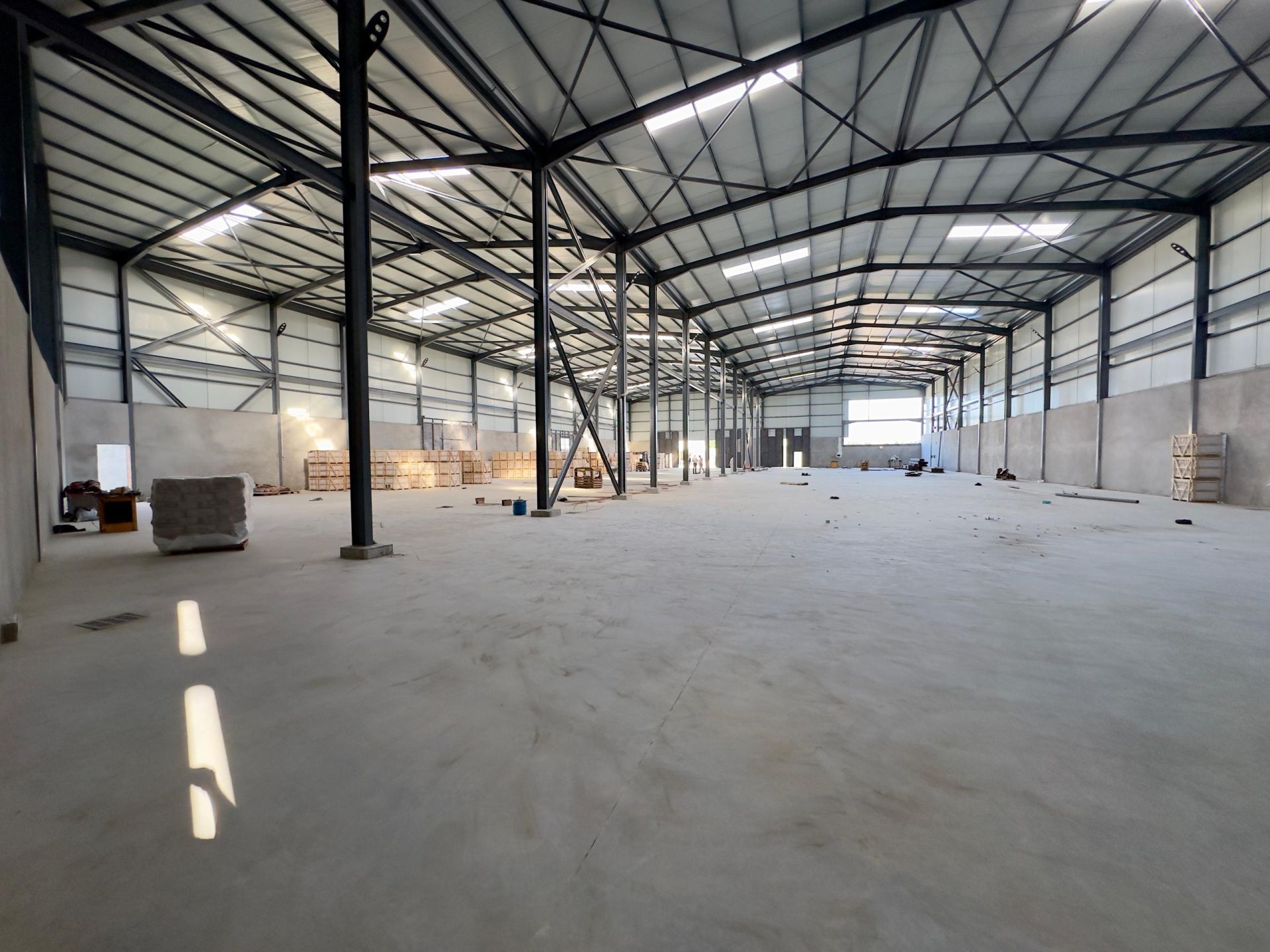 Agence immobilière loue à Tessala El Merdja un hangar de : 3000 M² — Hangar - usine à TESSALA EL MERDJA (photo 12)