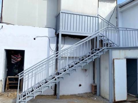 Agence immobilière loue à Route de Htatba (Koléa) un hangar de : 1300 M² — 10