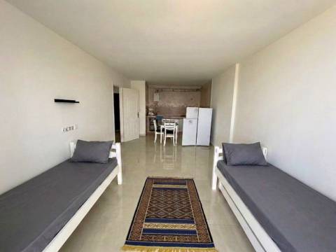 Agence immobilière loue à Azeffoun (Tizi Ouzou) un F2 entièrement meublé — 13