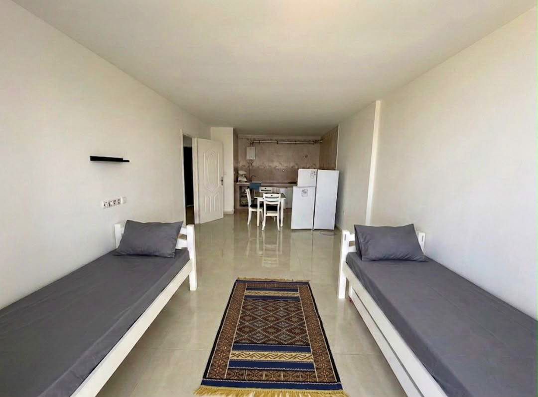 Agence immobilière loue à Azeffoun (Tizi Ouzou) un F2 entièrement meublé — Appartement à أزفون (photo 13)