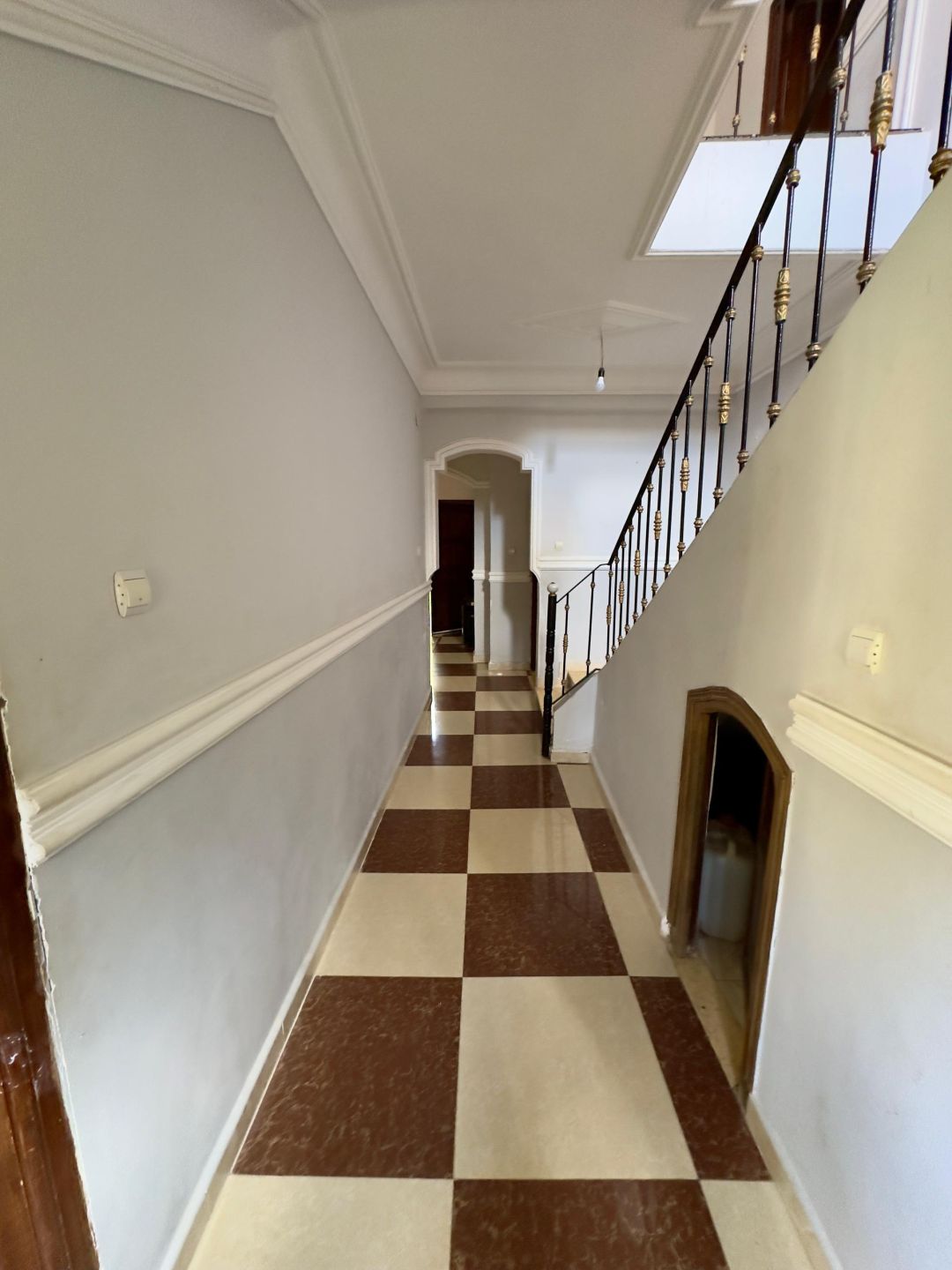Agence loue à Bouzareah (Bousmaha) coté école de banque une villa en R+1 — Maison à بوزريعة (photo 14)