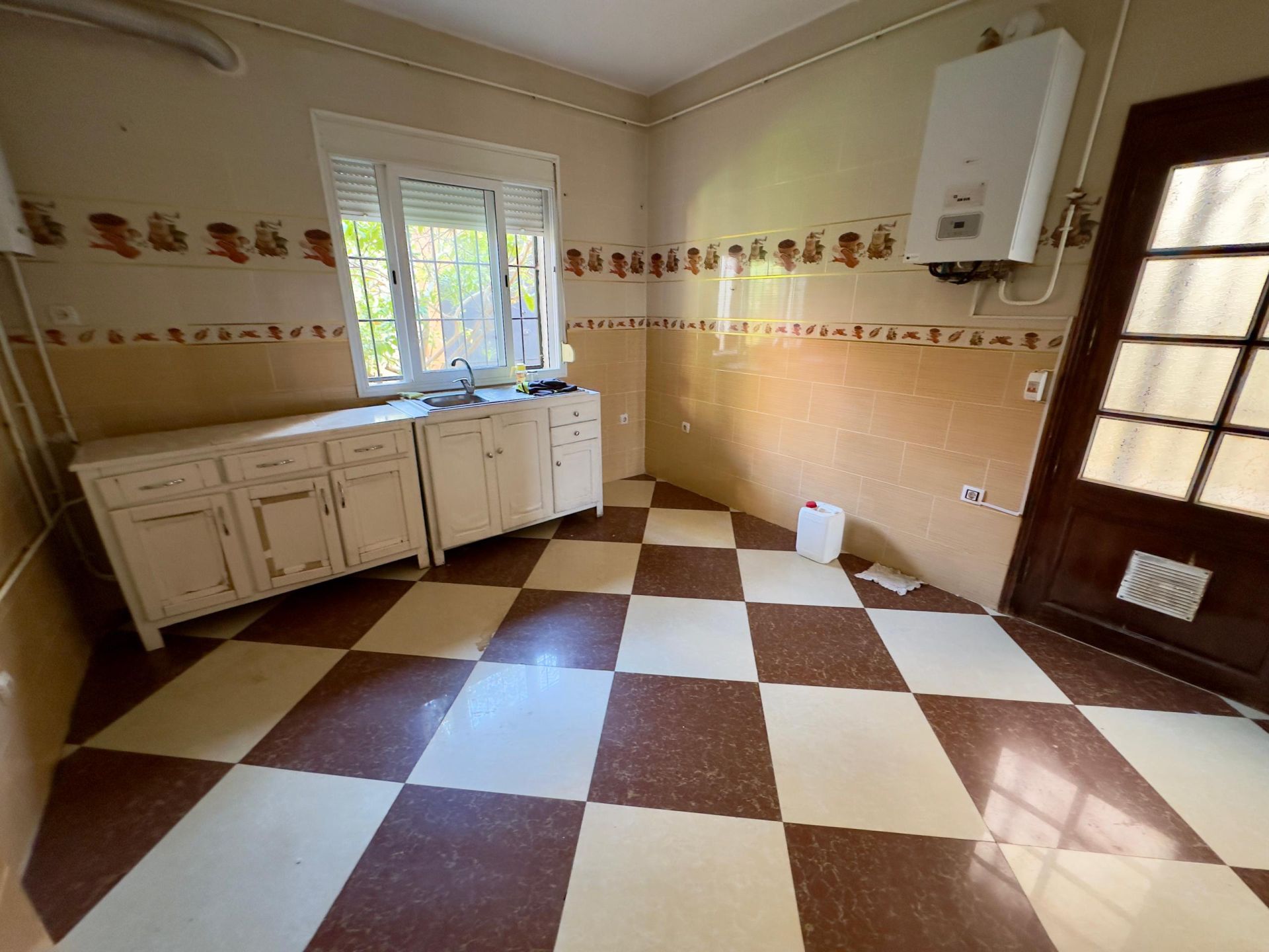 Agence loue à Bouzareah (Bousmaha) coté école de banque une villa en R+1 — Maison à بوزريعة (photo 17)