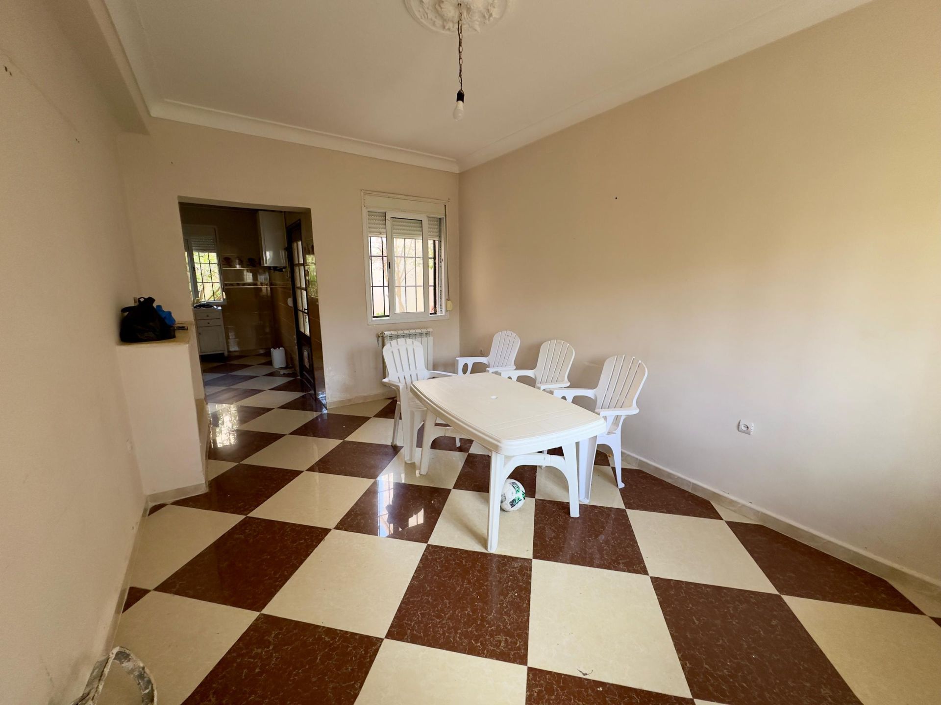 Agence loue à Bouzareah (Bousmaha) coté école de banque une villa en R+1 — Maison à بوزريعة (photo 19)