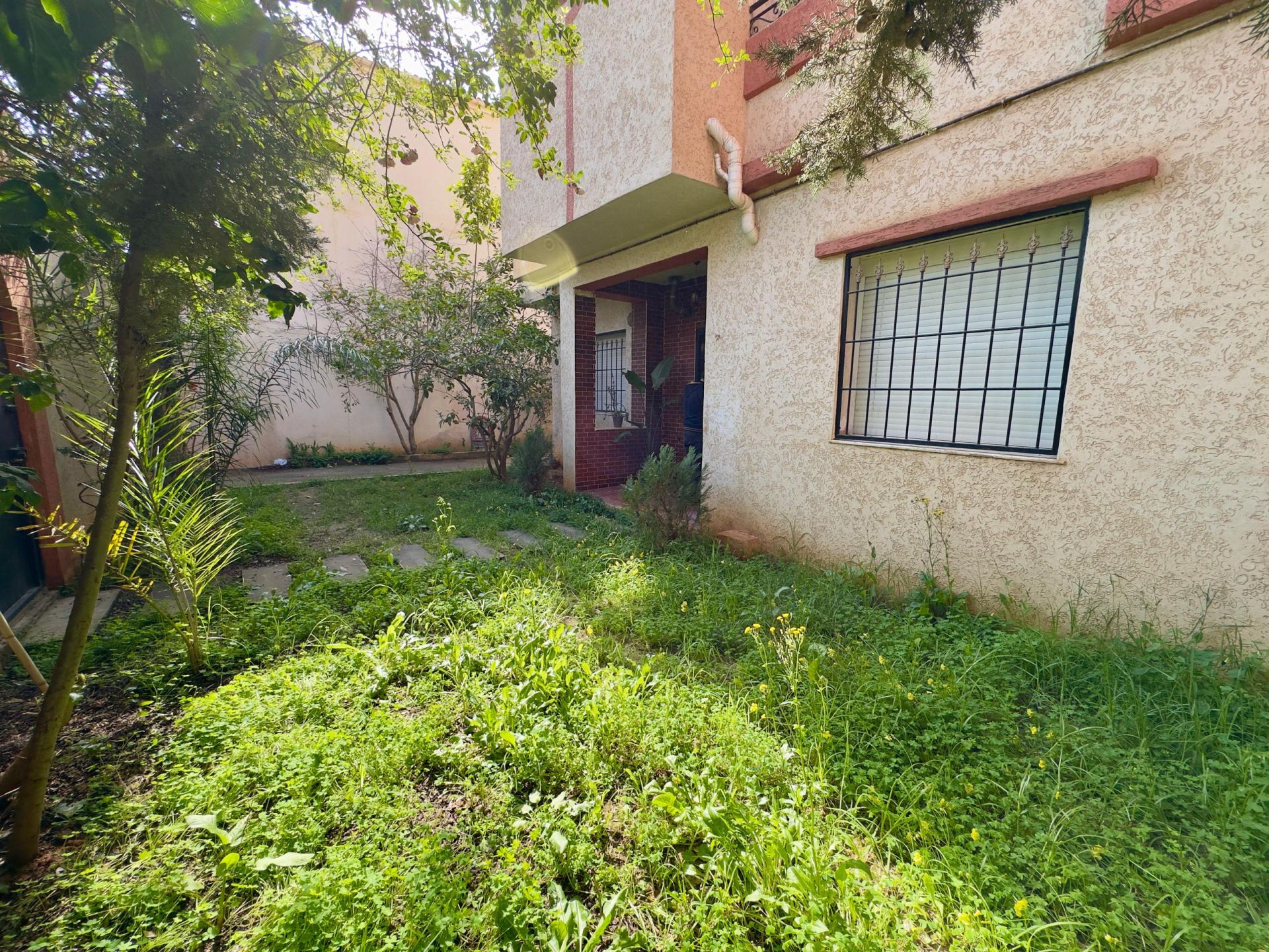 Agence loue à Bouzareah (Bousmaha) coté école de banque une villa en R+1 — Maison à بوزريعة (photo 2)