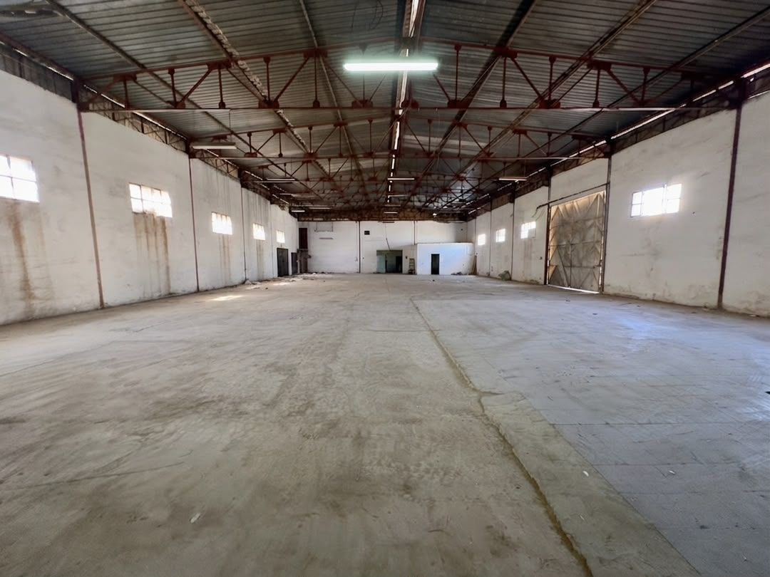 Agence immobilière loue à Zone industrielle de Guerrouaou un hangar de : 1000 M² — Hangar - usine à GUERROUAOU (photo 2)