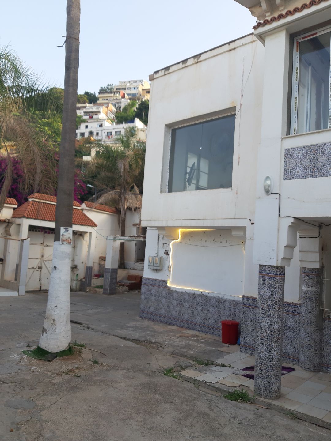 villa en location st eugene — Maison / Villa à بولوغين بن زيري (photo 2)