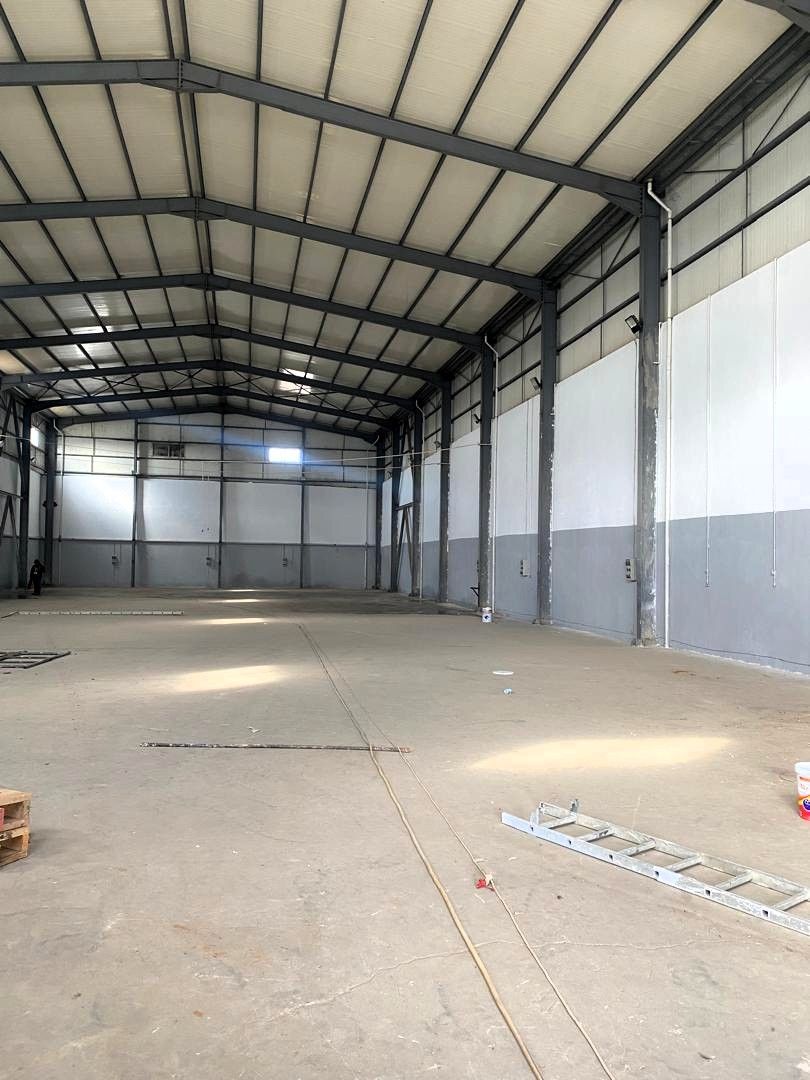 Agence immobilière loue à Route de Htatba (Koléa) un hangar de : 1300 M² — Hangar - usine à القليعة (photo 2)