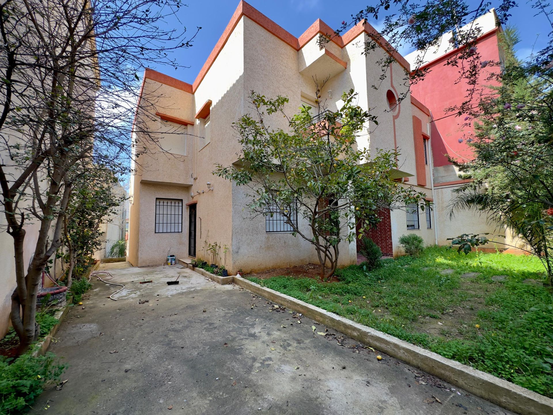 Agence loue à Bouzareah (Bousmaha) coté école de banque une villa en R+1 — Maison à بوزريعة (photo 4)