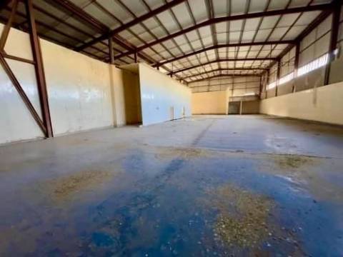 Agence immobilière loue à la zone d’activité de Fouka (Blida) un hangar de : 1100 M² — 4