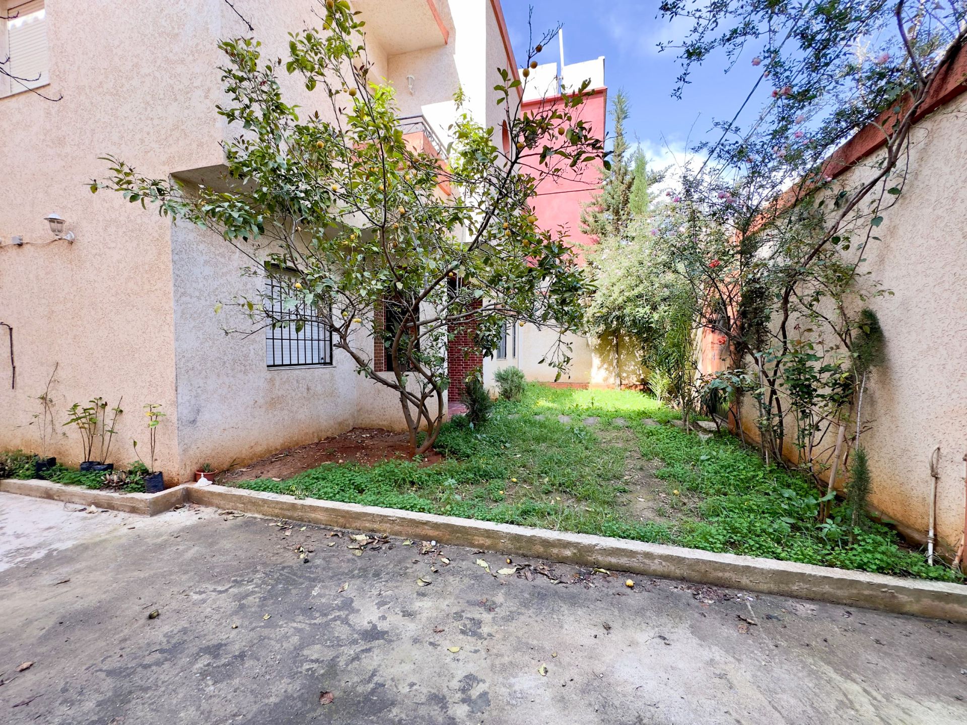 Agence loue à Bouzareah (Bousmaha) coté école de banque une villa en R+1 — Maison à بوزريعة (photo 5)