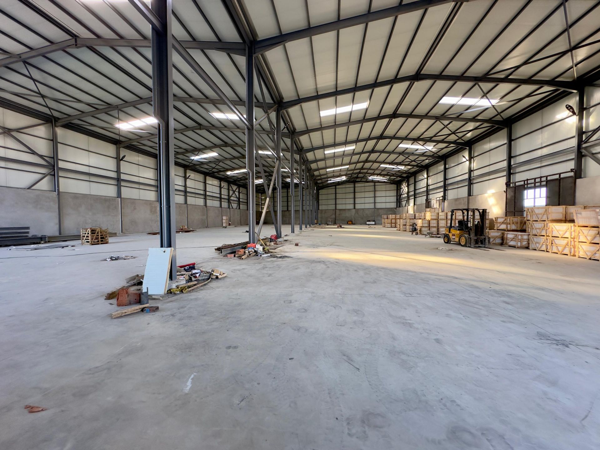 Agence immobilière loue à Tessala El Merdja un hangar de : 3000 M² — Hangar - usine à TESSALA EL MERDJA (photo 6)
