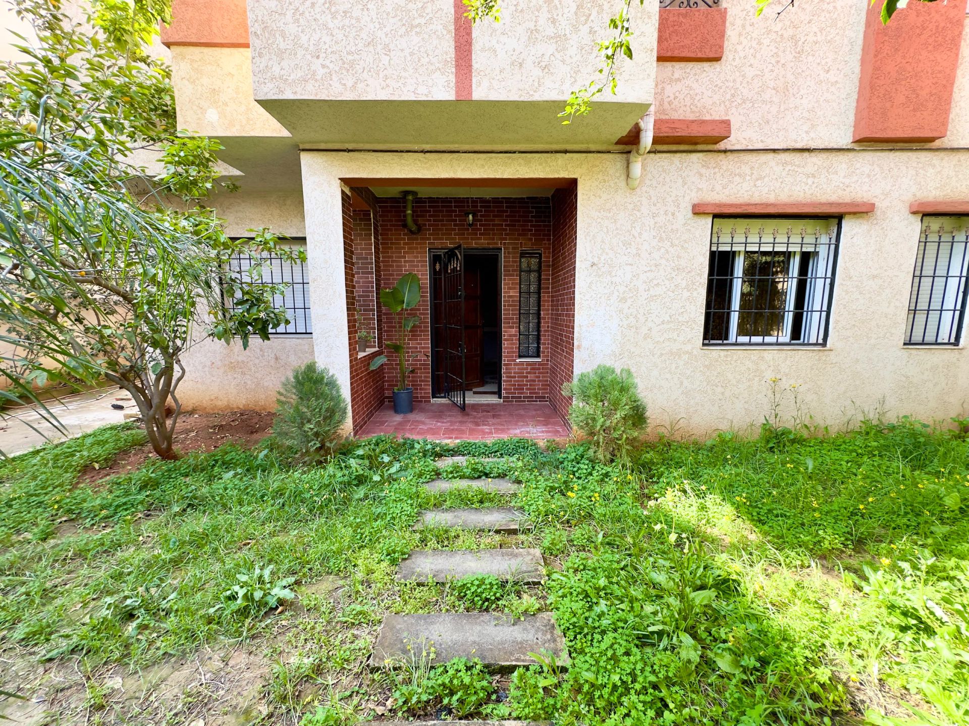Agence loue à Bouzareah (Bousmaha) coté école de banque une villa en R+1 — Maison à بوزريعة (photo 7)