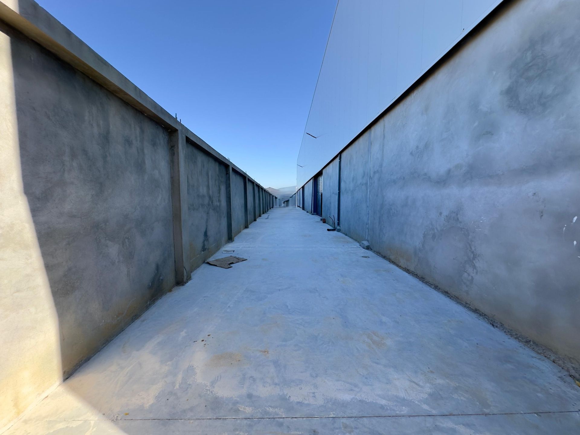 Agence immobilière loue à Tessala El Merdja un hangar de : 3000 M² — Hangar - usine à TESSALA EL MERDJA (photo 7)