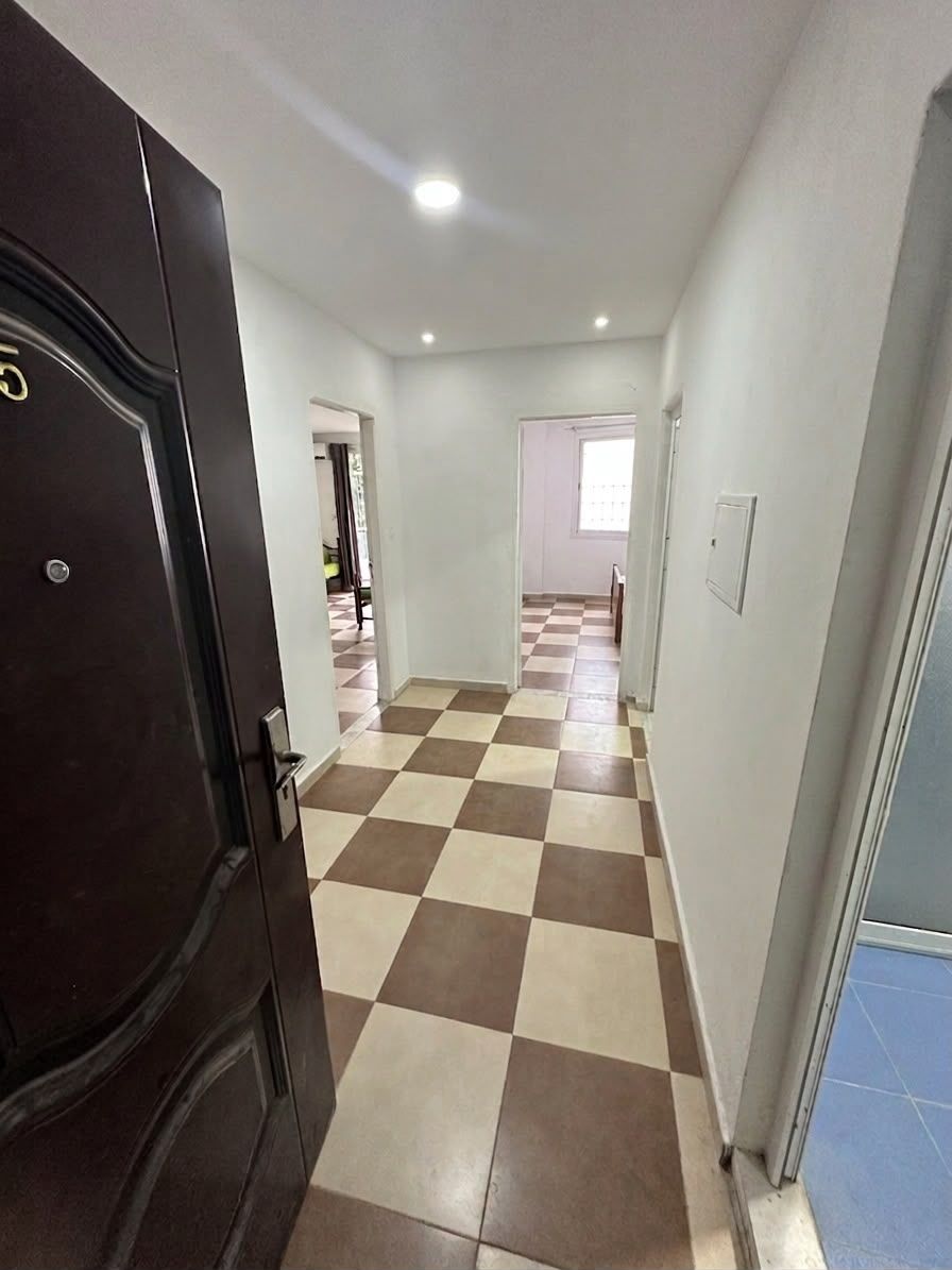 Agence immobilière loue à Azeffoun (Tizi Ouzou) un F2 entièrement meublé — Appartement à أزفون (photo 6)