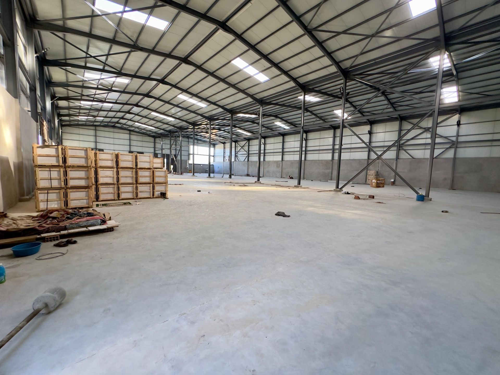 Agence immobilière loue à Tessala El Merdja un hangar de : 3000 M² — Hangar - usine à TESSALA EL MERDJA (photo 8)