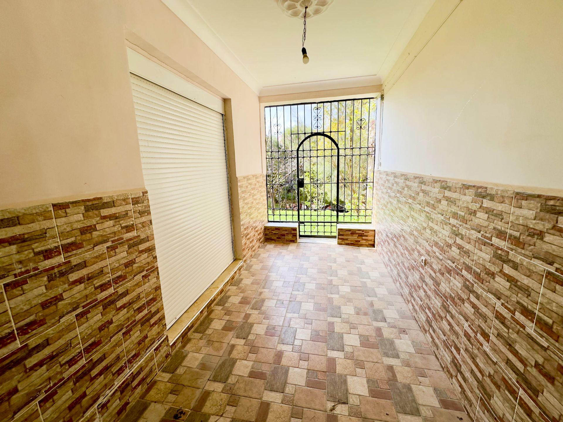 Agence loue à Bouzareah (Bousmaha) coté école de banque une villa en R+1 — Maison à بوزريعة (photo 9)