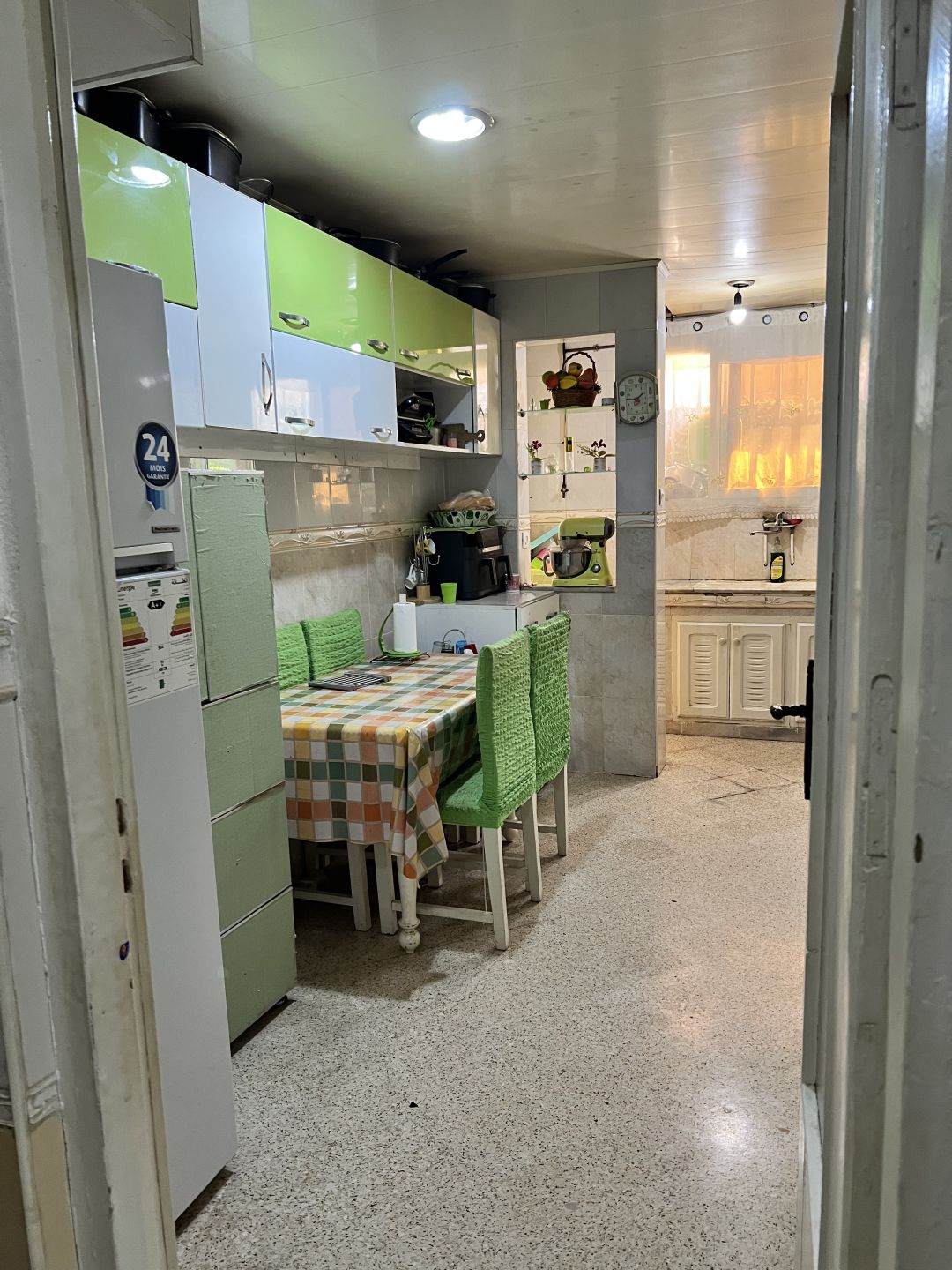 شقة f4 وسط المدينة قريبة على كل شيء — Appartement à بني مراد