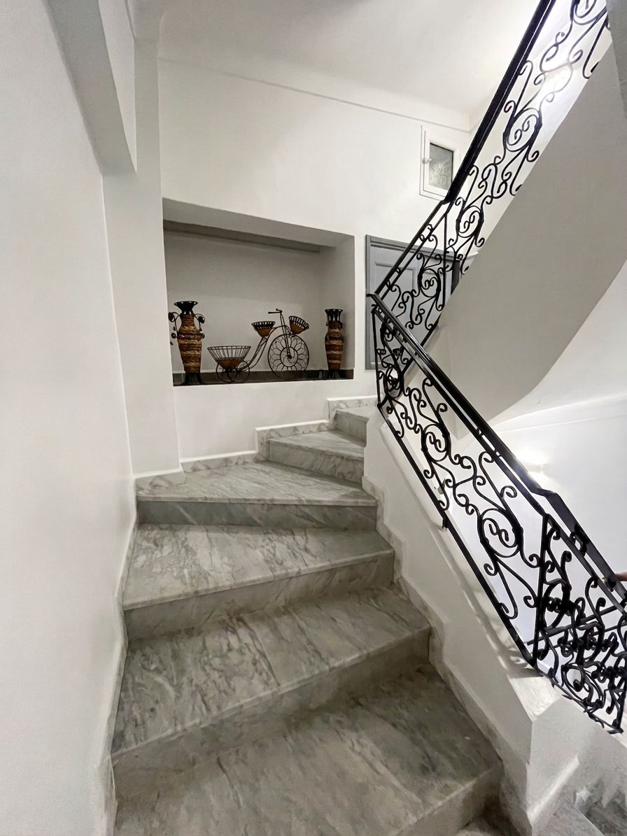 Immeuble R+5 récent a louer — Appartement à الجزائر الوسطى (photo 3)