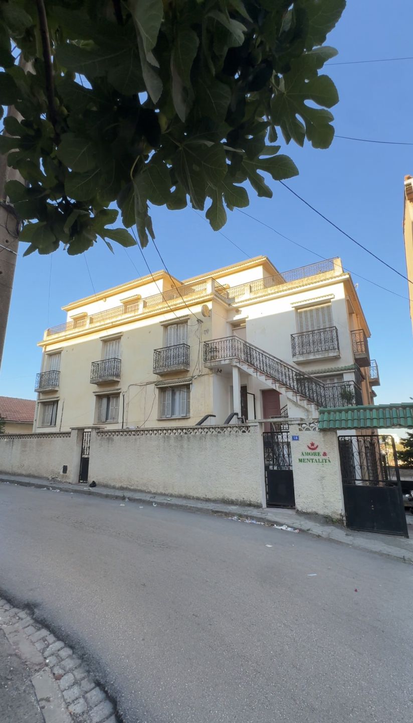 Villa 🏡 516m2 (R+4+sous-sole) Alger 📍 — Maison à بوزريعة