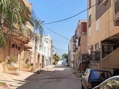 🏠 شقة F2 راقية للبيع | بني تامو – البليدة مطبخ مجهز | تراس | باركينغ | وثائق كاملة ✅ السعر: 670 مليون دج — ثابت — 1