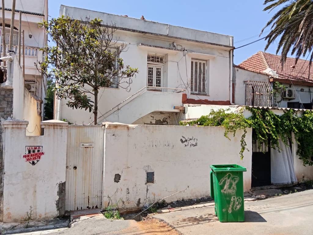 🚨VILLA  AFFAIRE  À  BEN- AKNOUN 🚨 — Maison à ابن عكنون