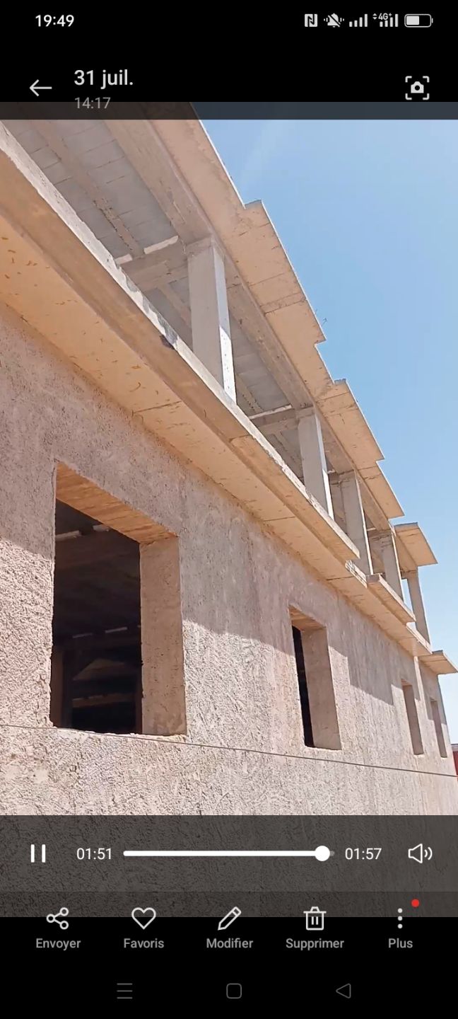 بيع سكن غير مكتمل في وسط عين النويصي — Immeuble à عين نويسي