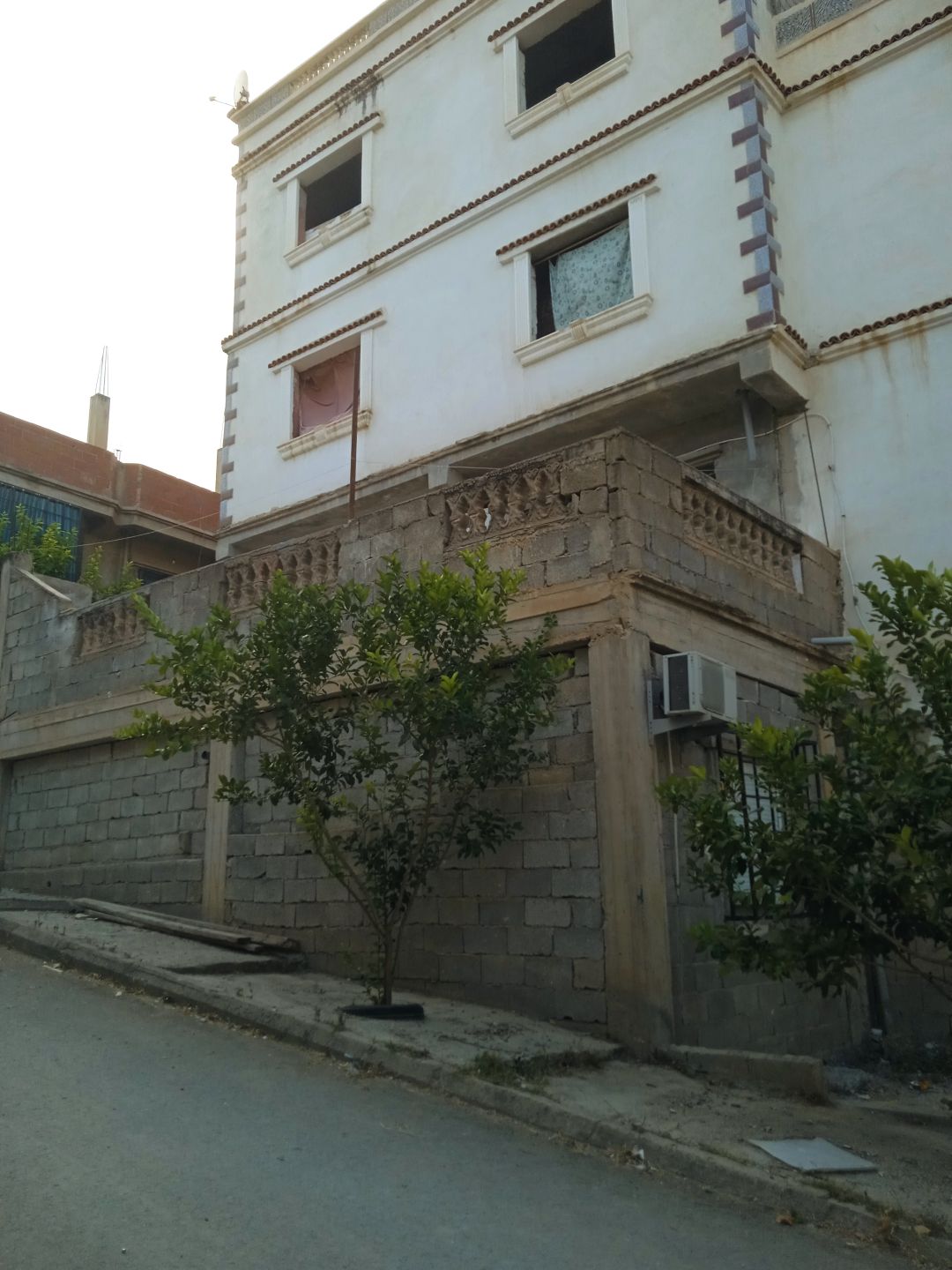 Villa R+2+buanderie — Maison à قسنطينة